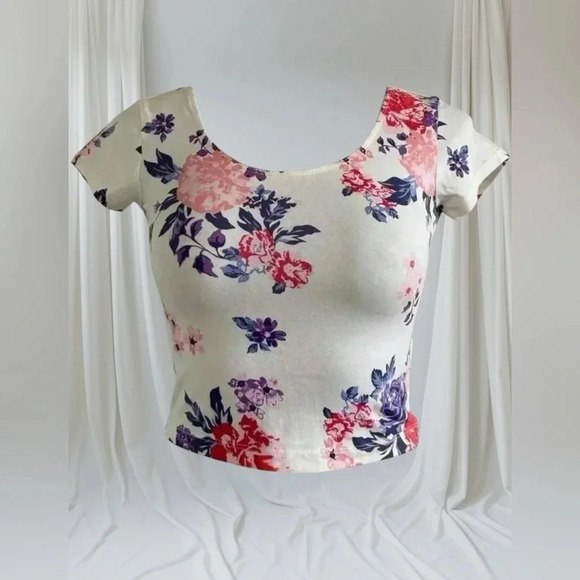🆕Women’s  | Floral Crop Top - Picture 5 of 13